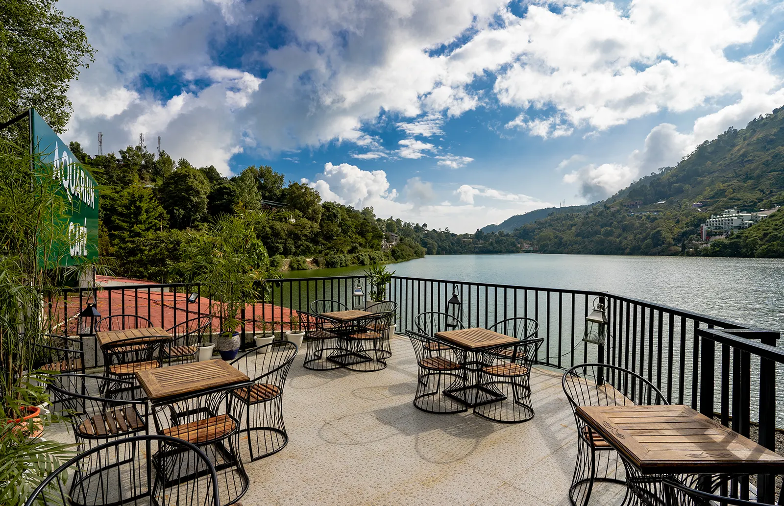 Bhimtal Tourism - Aquarium Island Café